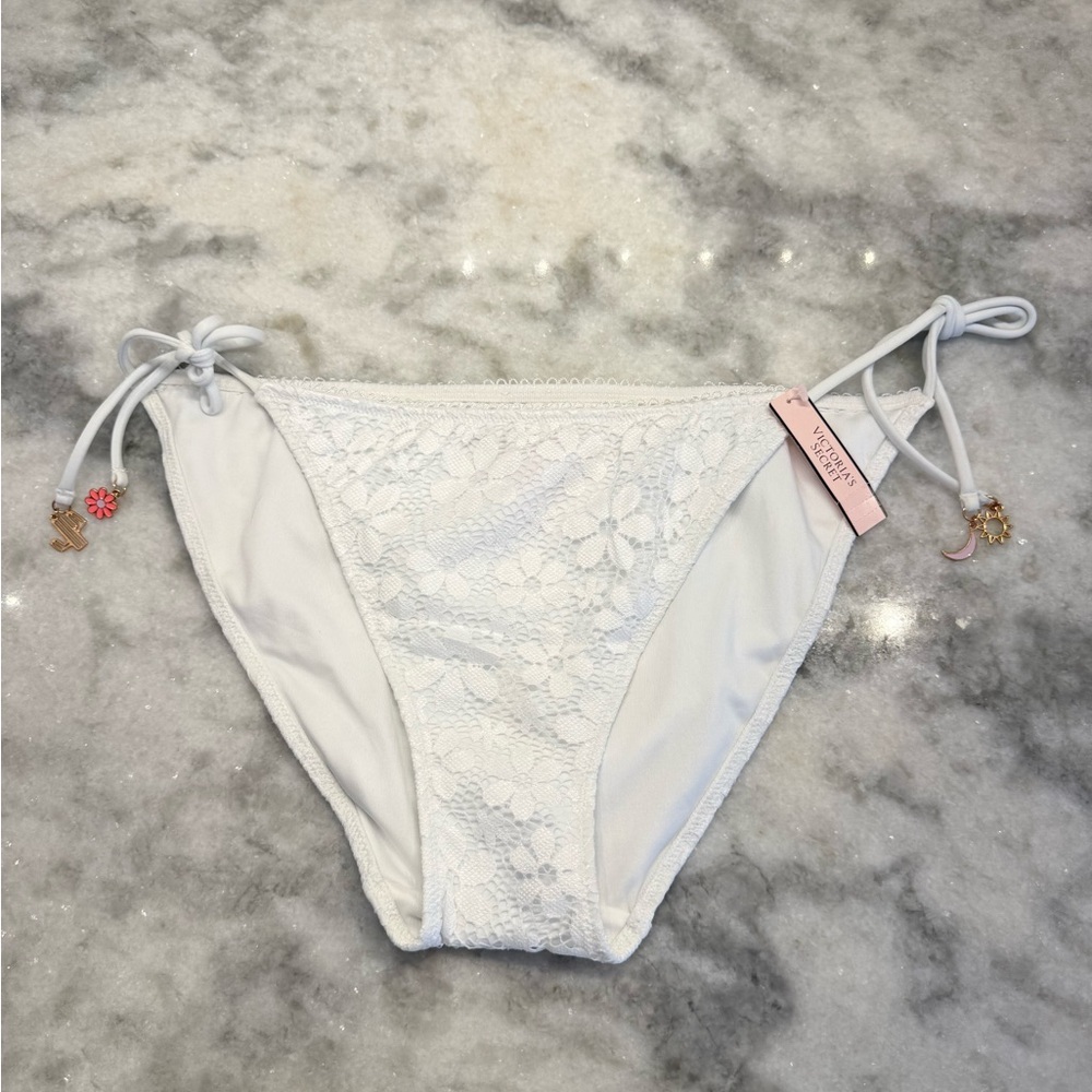 Victoria’s Secret White Lace Bikini Bottom Tie Side Charms Boho Bridal L BNWT - Picture 4 of 7